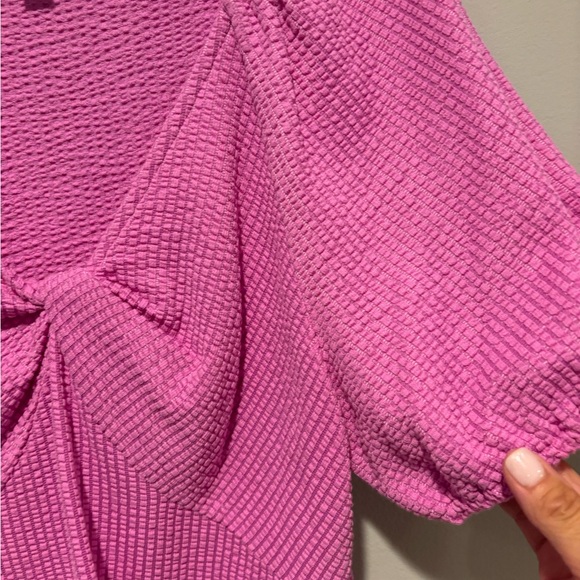 Women's Loft Short Sleeve Puff Top. Color is fuschia. Worn 1x. Size Large - Picture 6 of 12